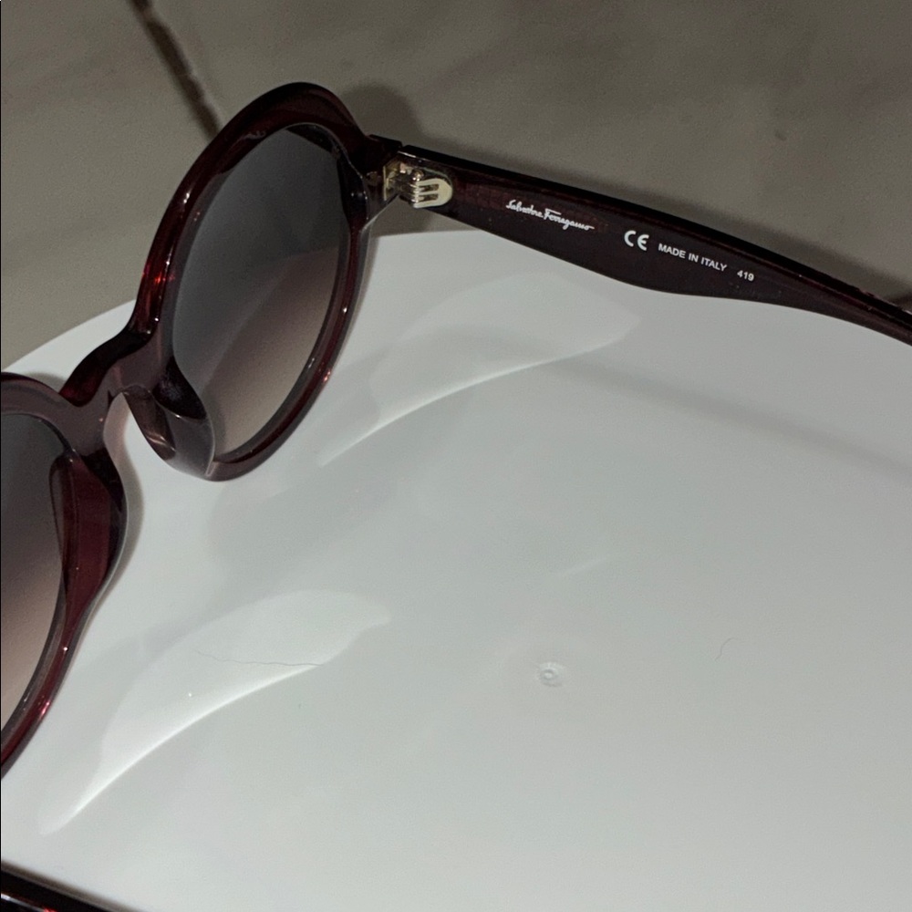 AUTHENTIC SALVATORE FERRAGAMO Crystal Burgundy Sunglass - Picture 4 of 10